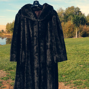 Very nice Tyber full length faux fur coat